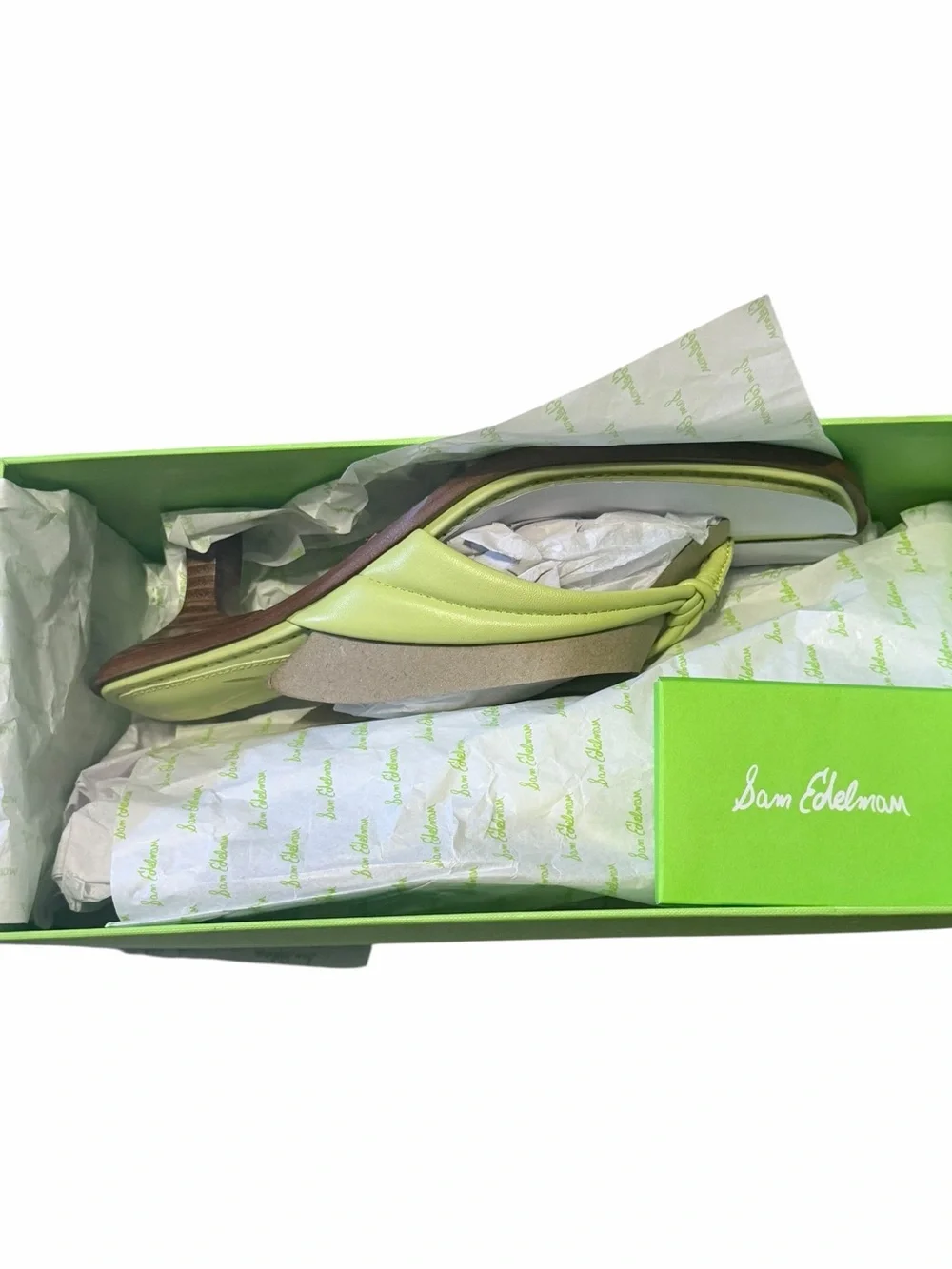 🌟🌼 NIB SAM EDELMAN DAPHNEY KIWI LEATHER Lime Green Thong Kitten Heel Sandals - Picture 2 of 9